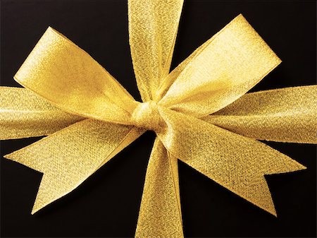 close up of gift box gold ribbon Foto de stock - Super Valor sin royalties y Suscripción, Código: 400-04901406