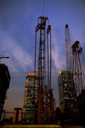 simsearch:400-04392741,k - construction cranes on night ove a blue sky Foto de stock - Super Valor sin royalties y Suscripción, Código: 400-04901641