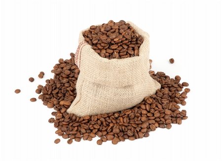 simsearch:400-06526962,k - Coffee beans in canvas sack on white background Foto de stock - Royalty-Free Super Valor e Assinatura, Número: 400-04901777