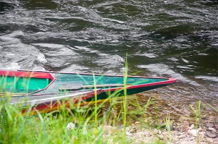 a picture of beautiful boat in a river in the forest Foto de stock - Royalty-Free Super Valor e Assinatura, Número: 400-04902026