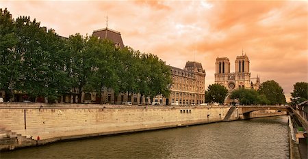 simsearch:400-04558229,k - View on Seine river and famous Notre Dame de Paris (Notre Dame Cathedral) in Paris, France. Photographie de stock - Aubaine LD & Abonnement, Code: 400-04902207