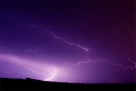 simsearch:400-04272687,k - Thunderstorm produces streaks of lightning in northern Illinois. Stockbilder - Microstock & Abonnement, Bildnummer: 400-04902900