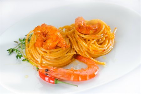 simsearch:400-04341378,k - italian spaghetti pasta and fresh spicy shrimps sauce over white Fotografie stock - Microstock e Abbonamento, Codice: 400-04916403