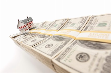 simsearch:400-06770104,k - Small House on Row of Hundred Dollar Bill Stacks Isolated on a White Background. Foto de stock - Super Valor sin royalties y Suscripción, Código: 400-04916713