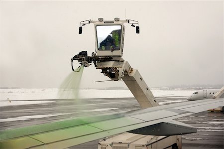 De-icing an aircraft before take-off Stock Photo - Budget Royalty-Free & Subscription, Code: 400-04918135