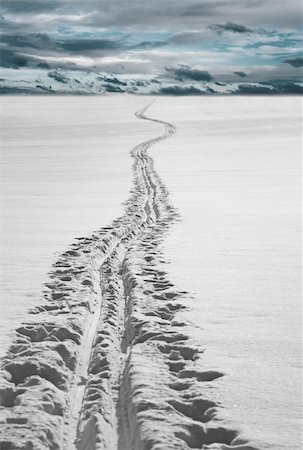 ski trail - Cross country ski track over ice Photographie de stock - Aubaine LD & Abonnement, Code: 400-04918809