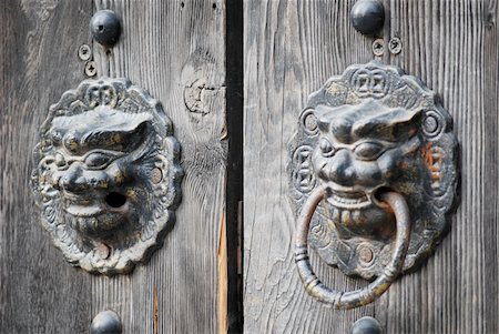 Bronze lion’s head handles -  Shanghai - Republic of China Photographie de stock - Aubaine LD & Abonnement, Code: 400-04918821
