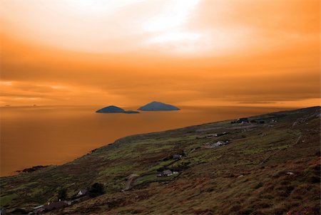 simsearch:400-04495045,k - scenic view in kerry ireland of coastline and scarriff islands Stock Photo - Budget Royalty-Free & Subscription, Code: 400-04918960