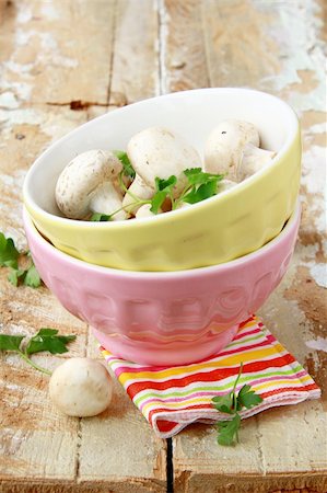 simsearch:400-07430898,k - mushrooms  champignon  on a wooden table Photographie de stock - Aubaine LD & Abonnement, Code: 400-04910763