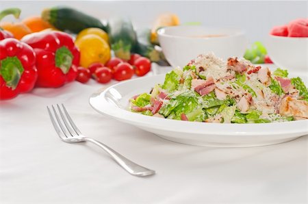 simsearch:400-07251143,k - fresh classic caesar salad  served with gazpacho soup,healthy meal ,MORE DELICIOUS FOOD ON PORTFOLIO Foto de stock - Royalty-Free Super Valor e Assinatura, Número: 400-04911118
