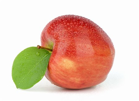 simsearch:400-04228839,k - wet red apple with leaf Photographie de stock - Aubaine LD & Abonnement, Code: 400-04911305
