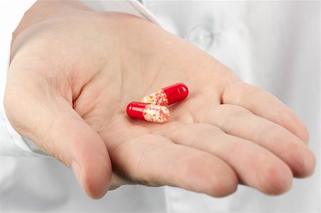 simsearch:400-04616930,k - medical pills in hand closeup Stockbilder - Microstock & Abonnement, Bildnummer: 400-04911678