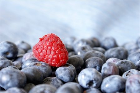 simsearch:700-01236730,k - A fresh raspberry rests on a bunch of blueberries. Stock Photo - Budget Royalty-Free & Subscription, Code: 400-04912045