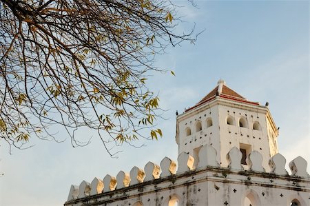 simsearch:400-05264832,k - White old Thai style fort near Chao Phraya river in Bangkok Stockbilder - Microstock & Abonnement, Bildnummer: 400-04912245