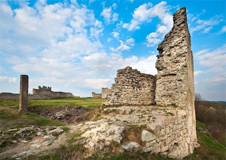 simsearch:400-05243959,k - Spring view of ancient castle ruins ( Kremenets city , Ternopil Region, Ukraine). Built in 12th century. Foto de stock - Royalty-Free Super Valor e Assinatura, Número: 400-04912444