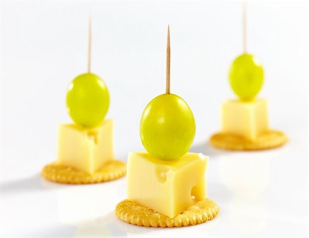 foodphoto (artist) - three cheese canape with green grape Fotografie stock - Microstock e Abbonamento, Codice: 400-04912777