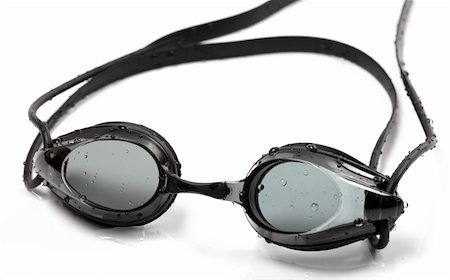 simsearch:400-05130106,k - Goggles for swimming with water drops on white background Stock Photo - Budget Royalty-Free & Subscription, Code: 400-04912977