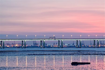 sunset in hongkong and highway bridge and container pier Foto de stock - Super Valor sin royalties y Suscripción, Código: 400-04912995