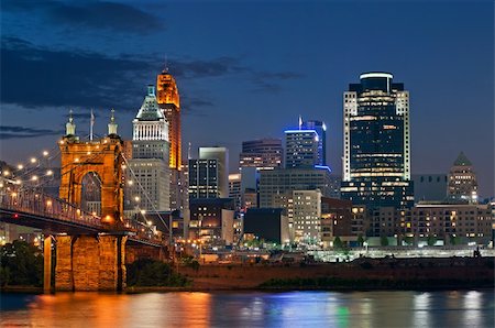 simsearch:400-04371509,k - Image of Cincinnati and John A. Roebling suspension bridge at twilight. Photographie de stock - Aubaine LD & Abonnement, Code: 400-04912993