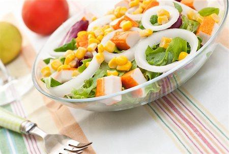 surimi - surimi salad with fresh corn on glass bowl Photographie de stock - Aubaine LD & Abonnement, Code: 400-04913798