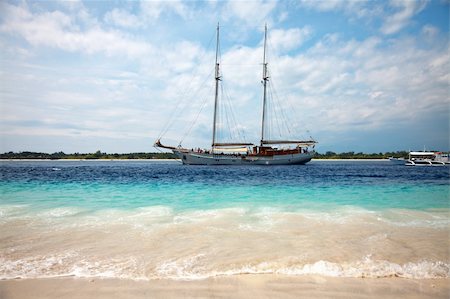 simsearch:400-08283206,k - Boat passing through a stunning blue beach Stock Photo - Budget Royalty-Free & Subscription, Code: 400-04924167