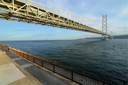 Akashi Kaikyo bridge in Kobe, Japan spanning the Seto Inland Sea. Foto de stock - Super Valor sin royalties y Suscripción, Código: 400-04924414