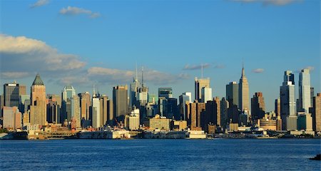 Manhattan Skyline viewed from across the Hudson River. Stock Photo - Budget Royalty-Free & Subscription, Code: 400-04924427