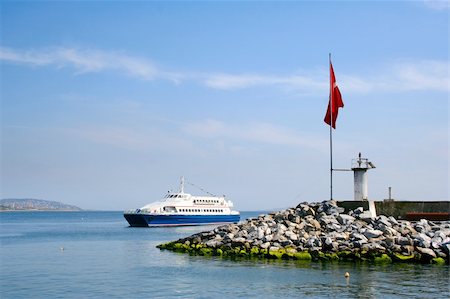 simsearch:400-05069088,k - The ship near coast in a bay of Istanbul, Turkey Stockbilder - Microstock & Abonnement, Bildnummer: 400-04924775