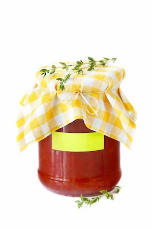 simsearch:400-05345418,k - Sauce tomate maison avec le piment et le thym. Photographie de stock - Aubaine LD & Abonnement, Code: 400-04925012