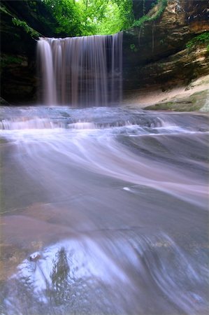 simsearch:400-04715797,k - Lasalle Falls cuts through a canyon at Starved Rock State Park in central Illinois. Stock Photo - Budget Royalty-Free & Subscription, Code: 400-04925093