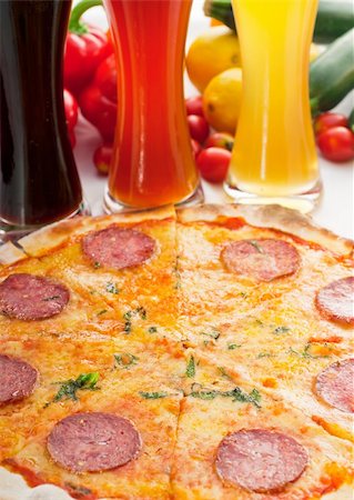 simsearch:400-07314797,k - Italian original thin crust pepperoni pizza with selection of beers and vegetables on background Photographie de stock - Aubaine LD & Abonnement, Code: 400-04925335
