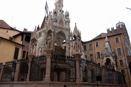 simsearch:400-07055926,k - This is a town Verona in Italy Photographie de stock - Aubaine LD & Abonnement, Code: 400-04920125