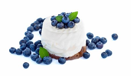 simsearch:400-06698338,k - Cheesecake with blueberries on white background Stock Photo - Budget Royalty-Free & Subscription, Code: 400-04920251