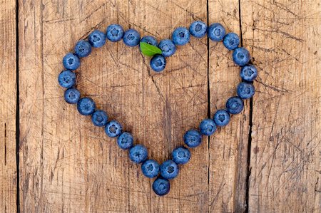 simsearch:400-06698338,k - Shape of heart made of blueberries on wooden table Stock Photo - Budget Royalty-Free & Subscription, Code: 400-04920253