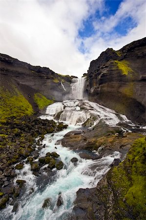 Close up of the Ofaerufoss waterfal in the Eldgja volcanic canyon of Iceland's Landmannalaugar national park Stockbilder - Microstock & Abonnement, Bildnummer: 400-04923205