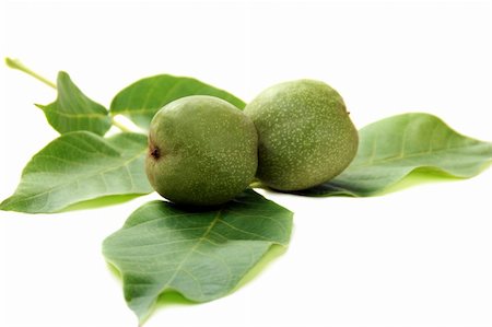 Green fruit of a walnut on white background. Foto de stock - Super Valor sin royalties y Suscripción, Código: 400-04923625