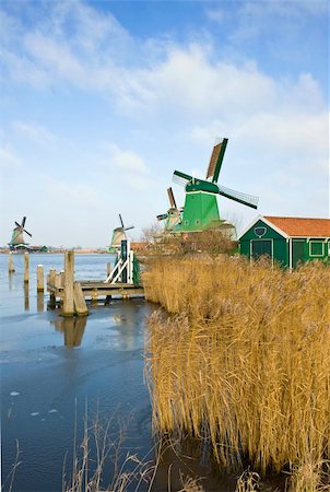 four old, typically Dutch windmills at the tourist attraction "De Zaanse Schans" on a nice winter day Photographie de stock - Aubaine LD & Abonnement, Code: 400-04923804