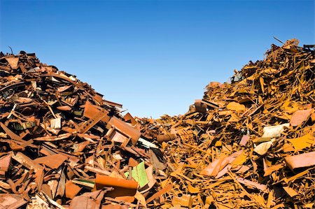 simsearch:400-06176986,k - two heaps of different kinds of metal scrap in a scrap yard Fotografie stock - Microstock e Abbonamento, Codice: 400-04923861