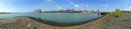 A harbor pier, with fishermen and a huge steel production plant on a lush summer afternoon Photographie de stock - Aubaine LD & Abonnement, Code: 400-04923901