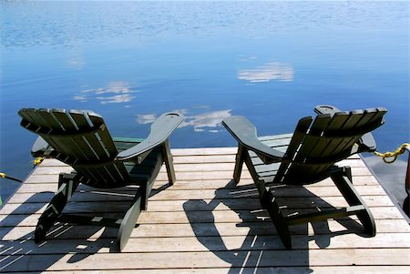 simsearch:400-03929357,k - Two adirondack wooden chairs on dock facing a blue lake with clouds reflections Foto de stock - Super Valor sin royalties y Suscripción, Código: 400-04934257