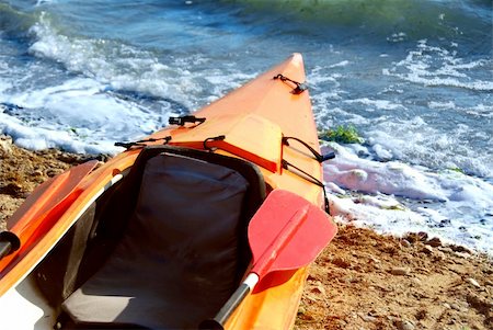 simsearch:400-08574065,k - Orange kayak on a sandy shore of a river Stockbilder - Microstock & Abonnement, Bildnummer: 400-04934898