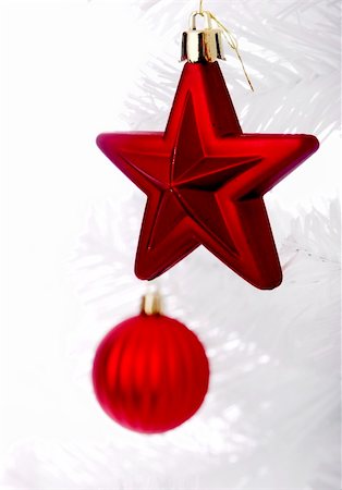 simsearch:400-03960871,k - Christmas ornaments hanging from a white tree Stockbilder - Microstock & Abonnement, Bildnummer: 400-04935168