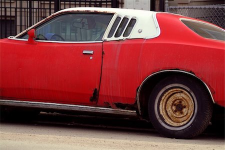 simsearch:400-04538091,k - Rusty old red muscle car Stockbilder - Microstock & Abonnement, Bildnummer: 400-04935361