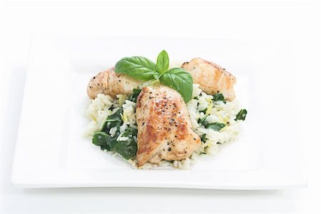 simsearch:400-04974830,k - Chicken and rice with spinich and lemon toped with basil leaves Foto de stock - Royalty-Free Super Valor e Assinatura, Número: 400-04935544