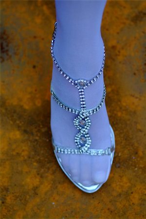 simsearch:400-04849066,k - lady in blue nylons and sandals on brown floor Foto de stock - Super Valor sin royalties y Suscripción, Código: 400-04936805