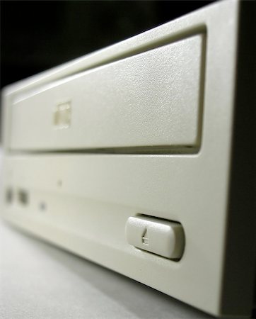 Eject/Retract push button on CD drive for internal mount. From Series Computer modules. Photographie de stock - Aubaine LD & Abonnement, Code: 400-04937229