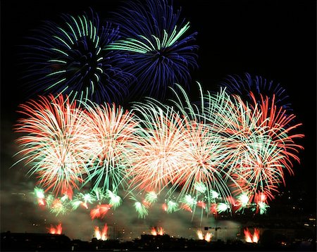rocket flames - Colorful fireworks display. Photographie de stock - Aubaine LD & Abonnement, Code: 400-04937399