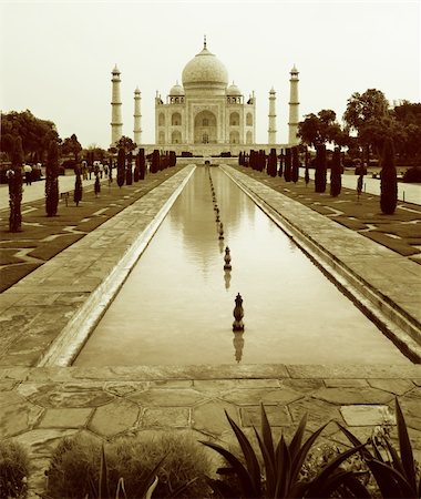simsearch:400-05006924,k - The Taj Mahal in Agra, India Photographie de stock - Aubaine LD & Abonnement, Code: 400-04937426
