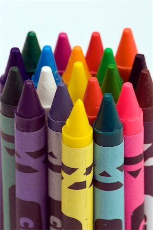 simsearch:400-04386917,k - Multi coloured crayons against a plain background Fotografie stock - Microstock e Abbonamento, Codice: 400-04937516