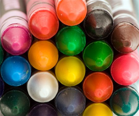 simsearch:400-05044785,k - Multi coloured crayons against a plain background Stockbilder - Microstock & Abonnement, Bildnummer: 400-04937517